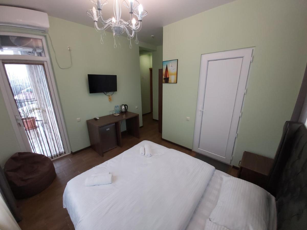 Hotel Maria Batumi Bagian luar foto