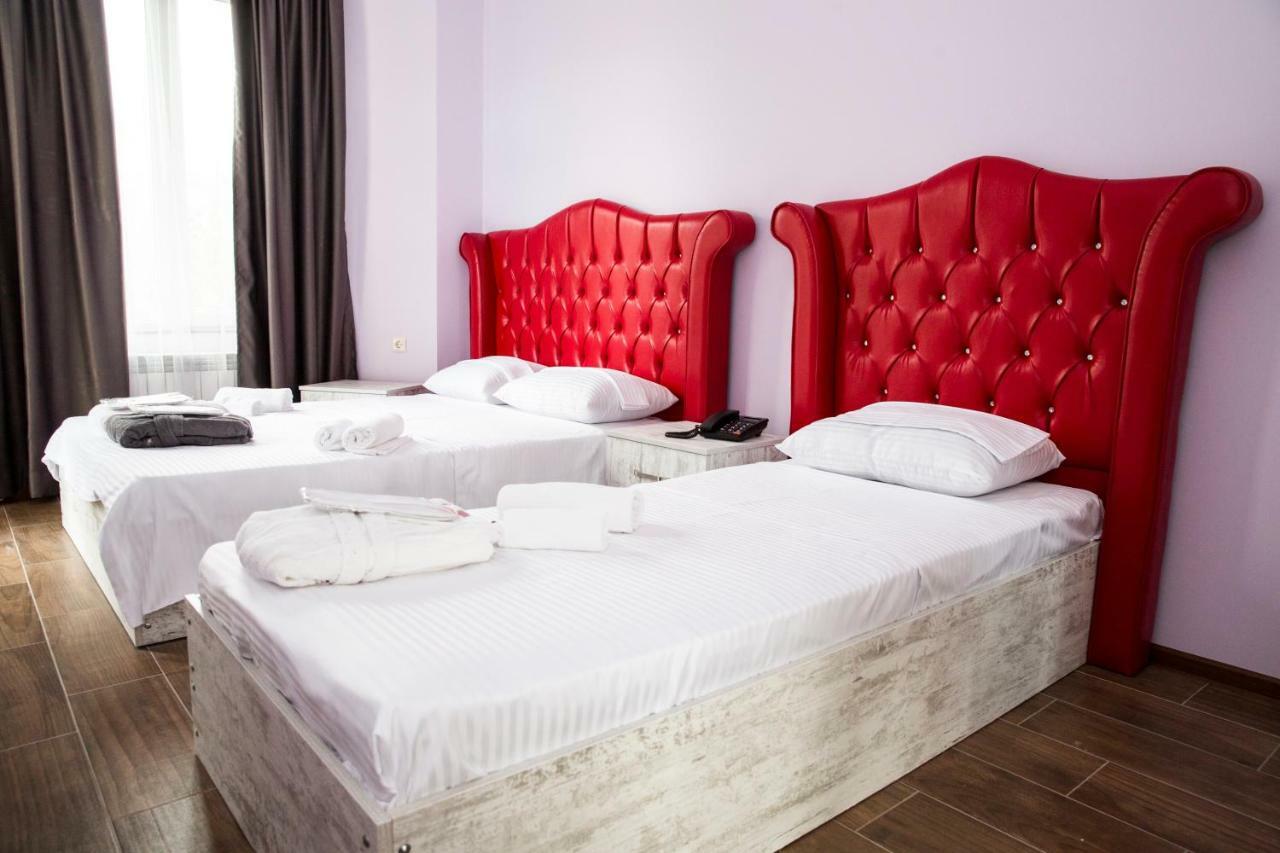 Hotel Maria Batumi Bagian luar foto