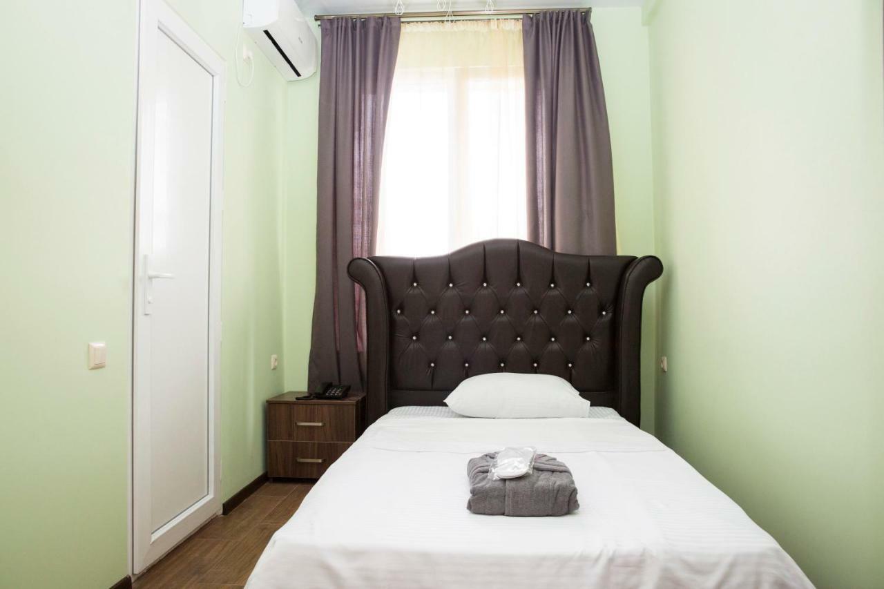 Hotel Maria Batumi Bagian luar foto